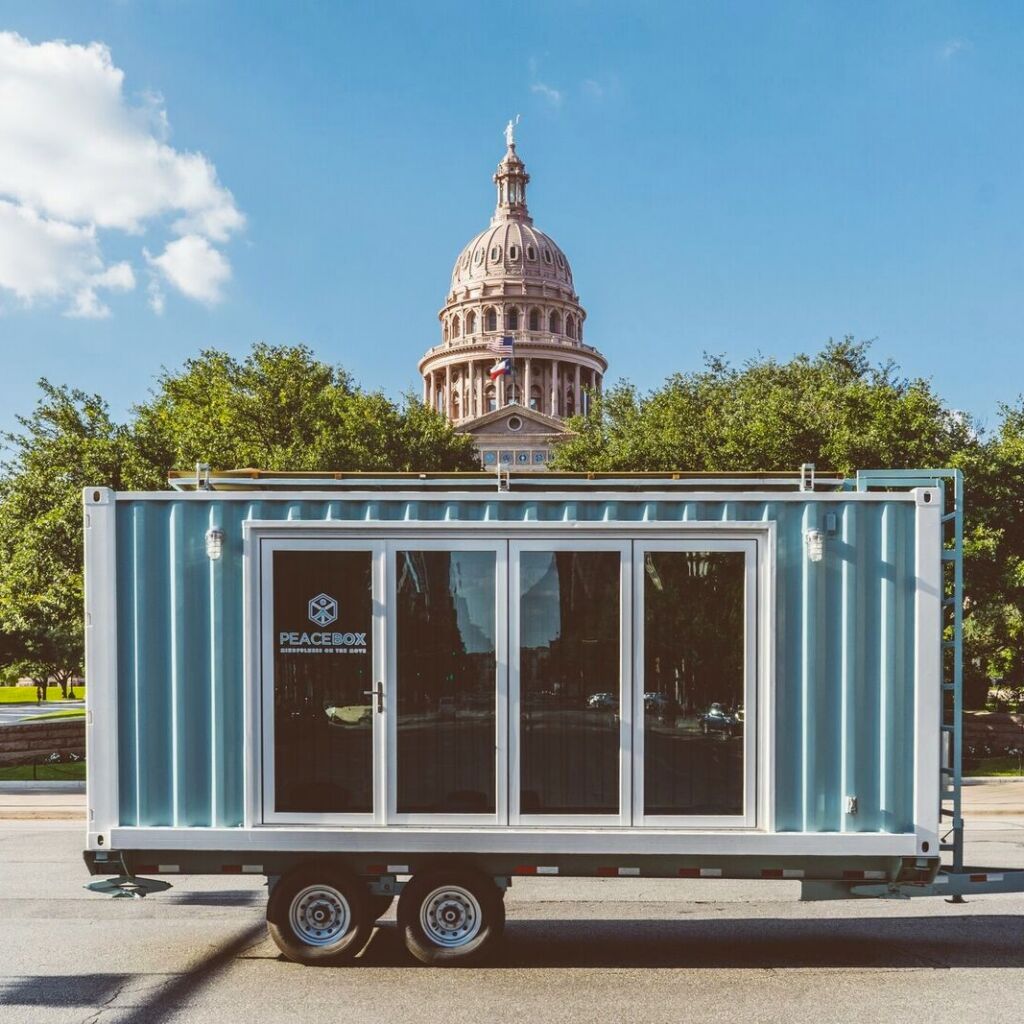 A trailer with windows on the back of it.